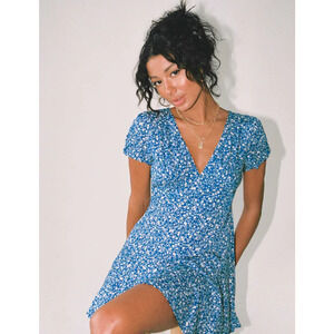 Princess Polly Mini Dress Blue Floral Wrap V-Neck Short Sleeve Size 4